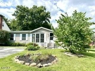 126 Scenic Rd - Photo 2 of 32