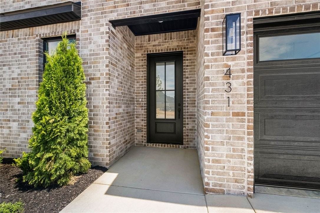 431 Silverview Ave - Photo 4 of 40