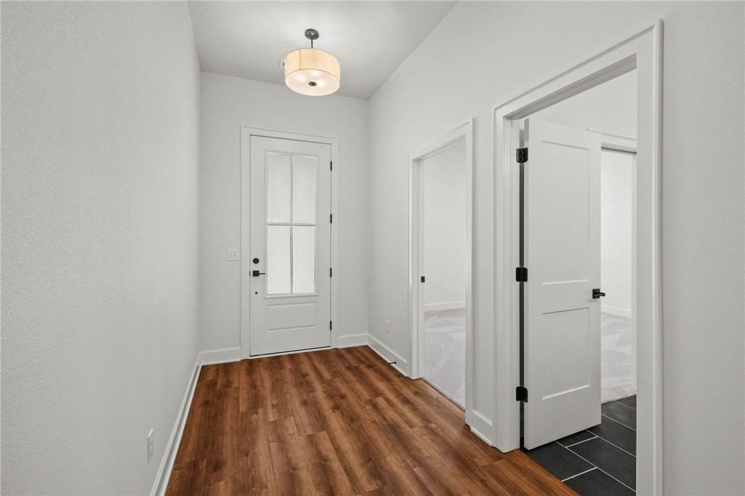 431 Silverview Ave - Photo 5 of 40