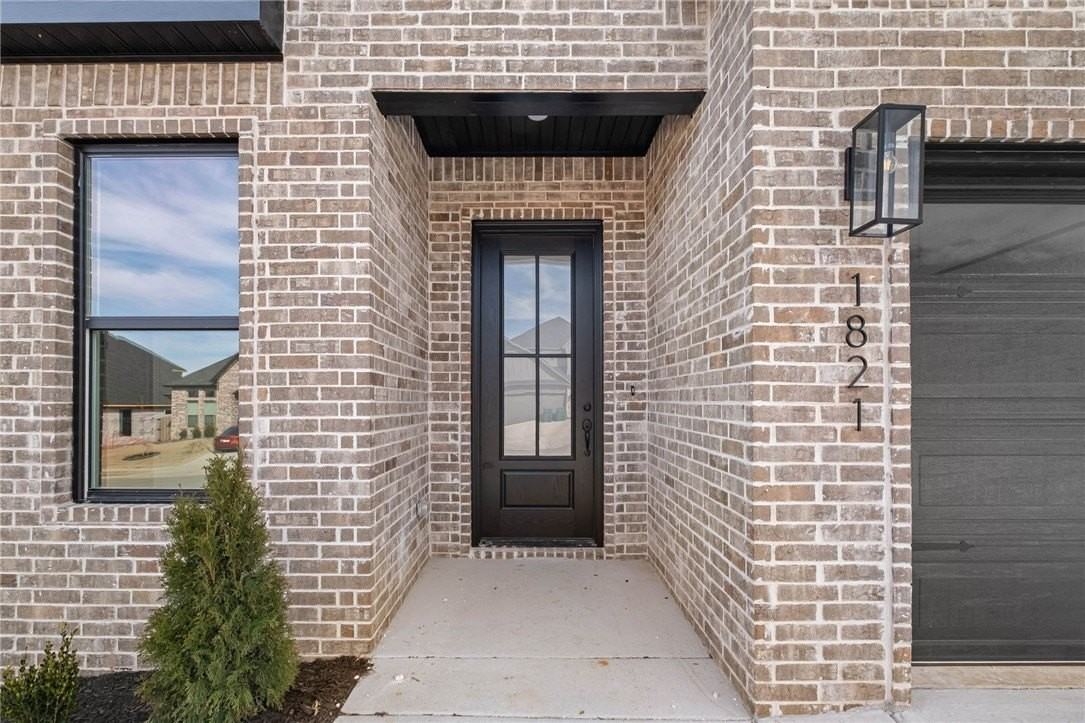 1821 Lotus Rd - Photo 4 of 30