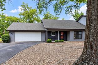 25 Shakespeare Dr - Photo 1 of 1