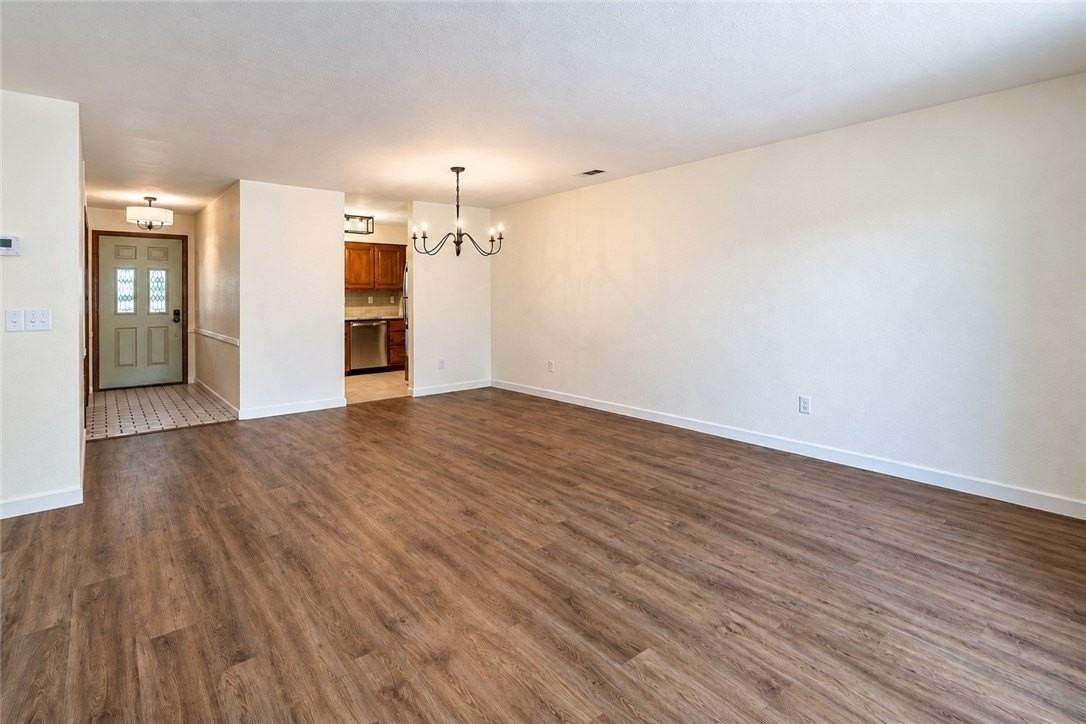25 Shakespeare Dr - Photo 3 of 13