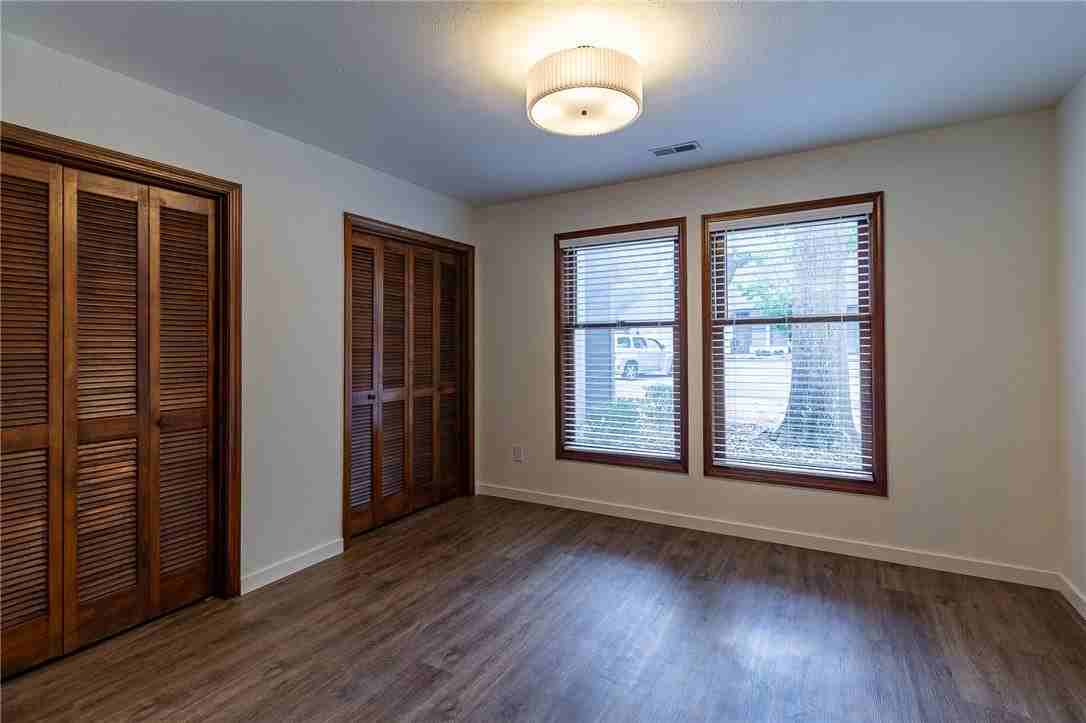 25 Shakespeare Dr - Photo 6 of 13