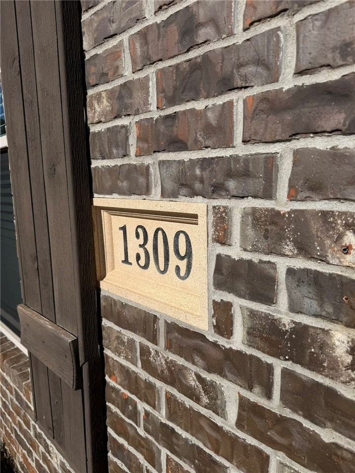 1309 W Gum St - Photo 3 of 28