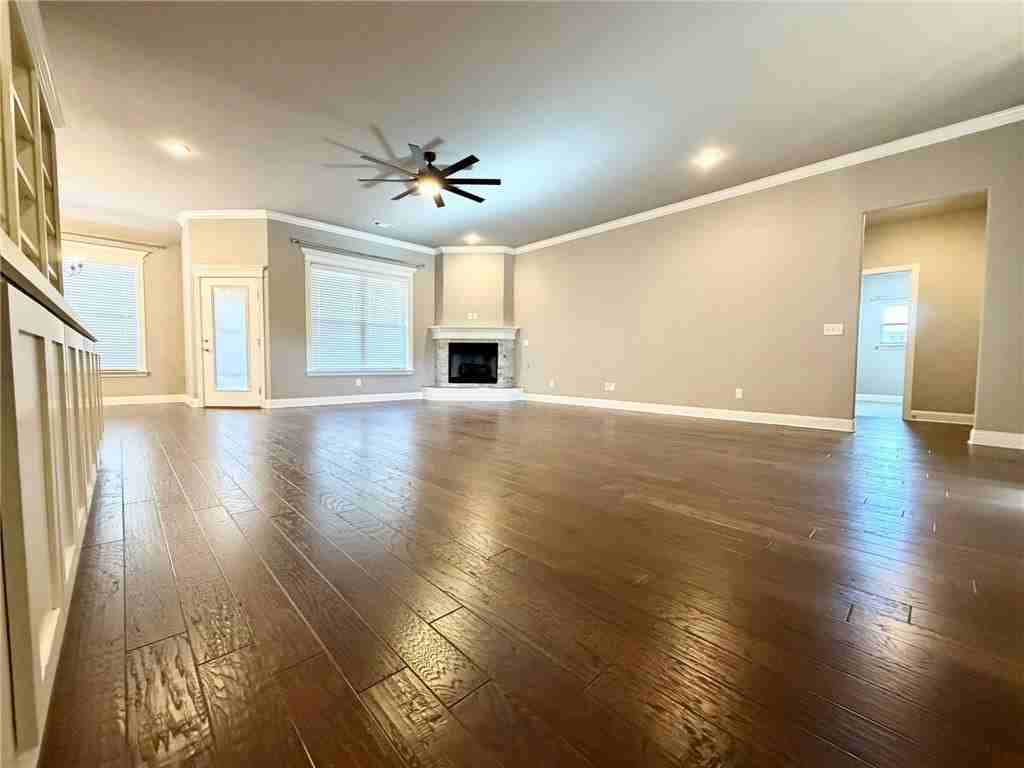 1309 W Gum St - Photo 5 of 28