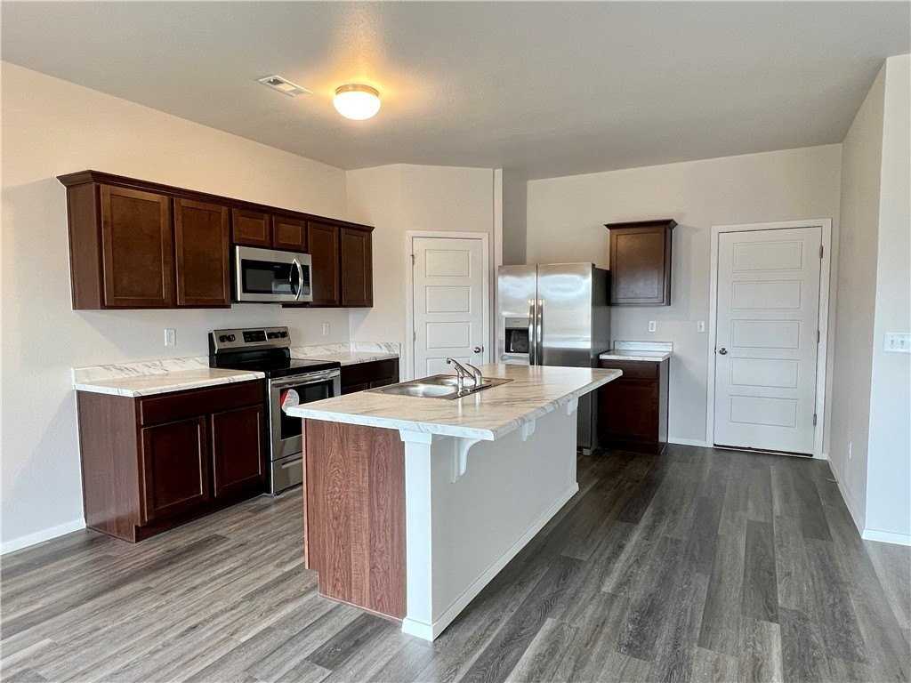 3271 Red Tail Way - Photo 3 of 18