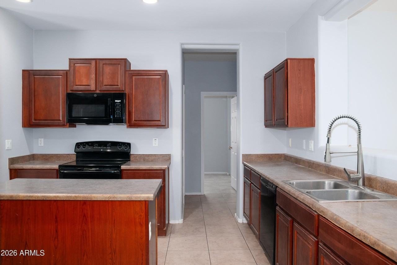 42969 W Elizabeth Ave - Photo 3 of 17