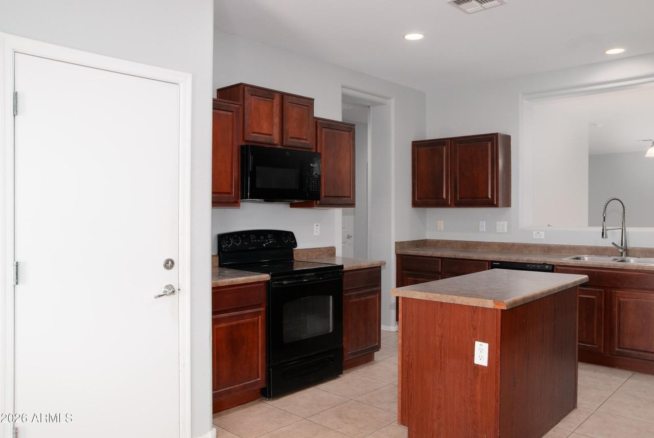 42969 W Elizabeth Ave - Photo 5 of 17