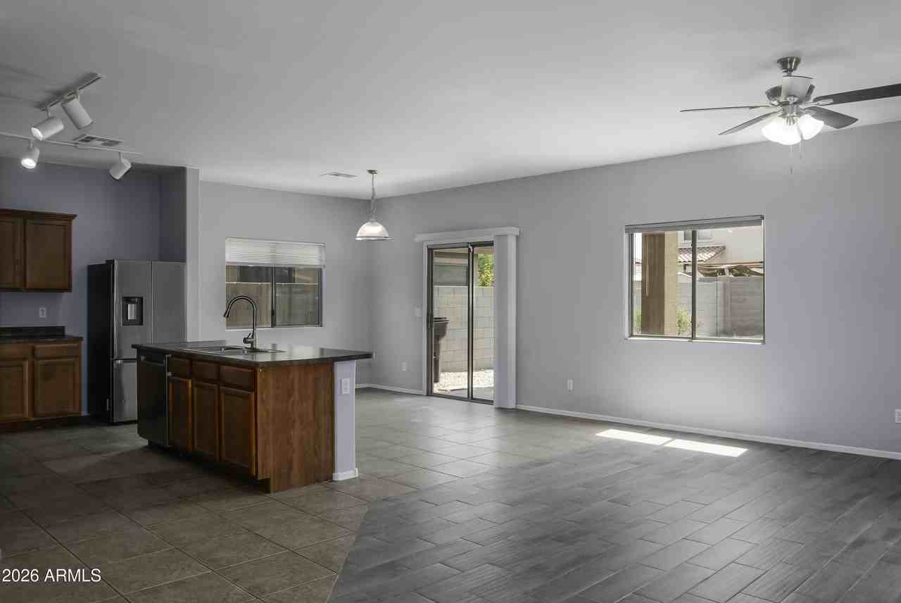 35965 W Costa Blanca Dr - Photo 5 of 24