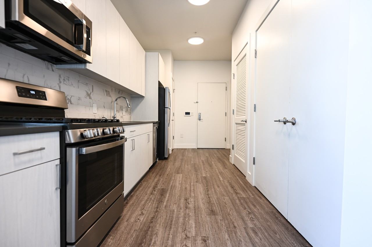 475 William Street - 3011 Bed #301 - Photo 3 of 21