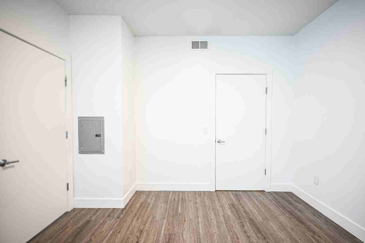 475 William Street - 3011 Bed #301 - Photo 7 of 21