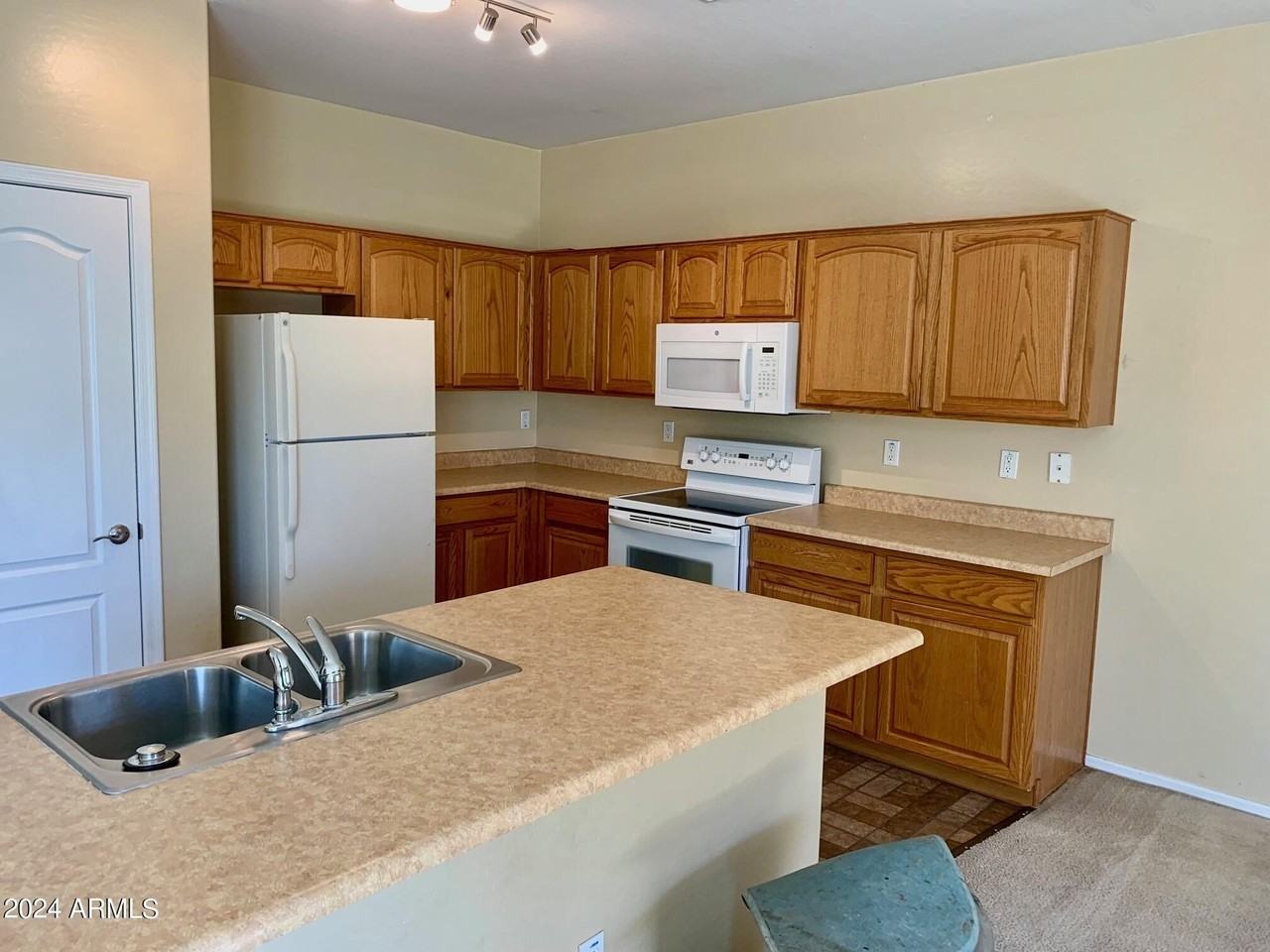 14214 N 141st Ave - Photo 7 of 18