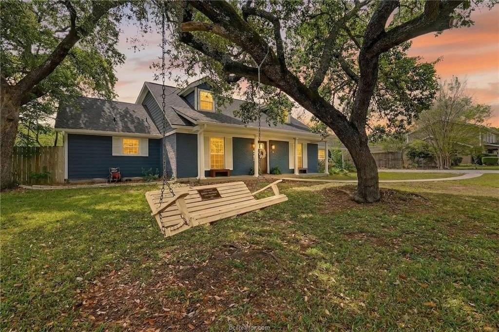 913 Park Ln - Photo 3 of 43