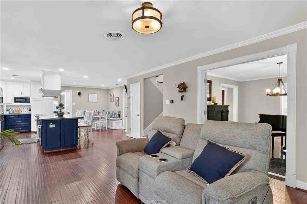 913 Park Ln - Photo 6 of 43