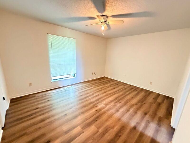 6405 Crest Green Rd - Photo 4 of 9
