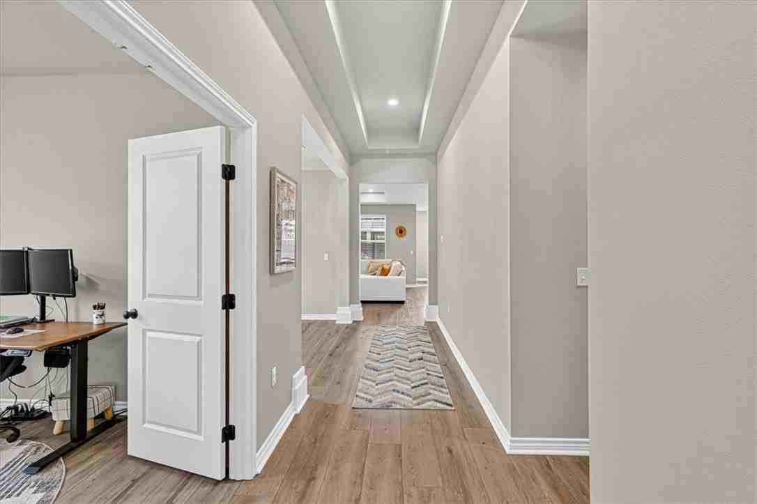 2605 Lannister Ln - Photo 5 of 50