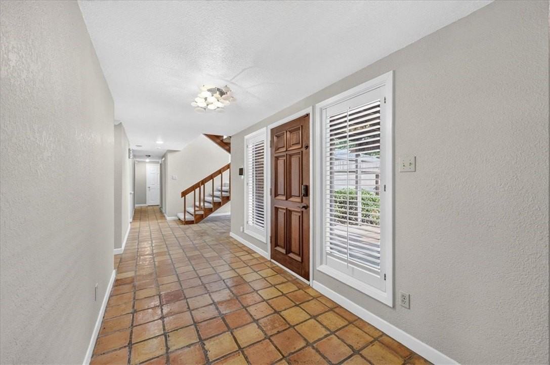 5305 Greenbriar Dr - Photo 4 of 45