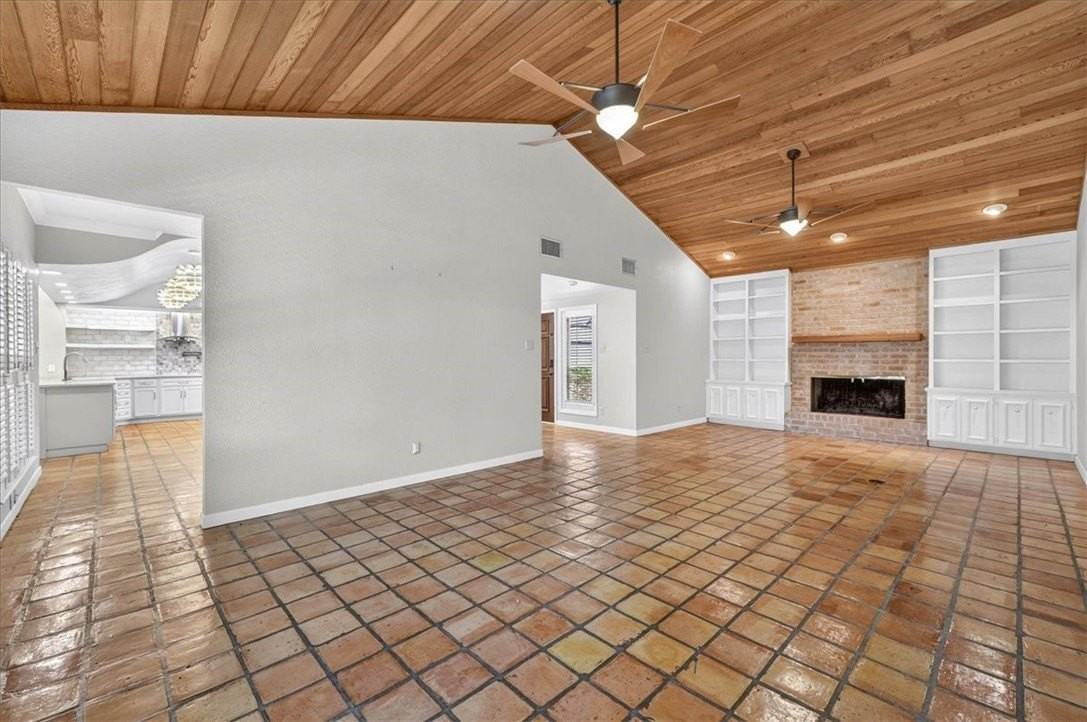 5305 Greenbriar Dr - Photo 6 of 45