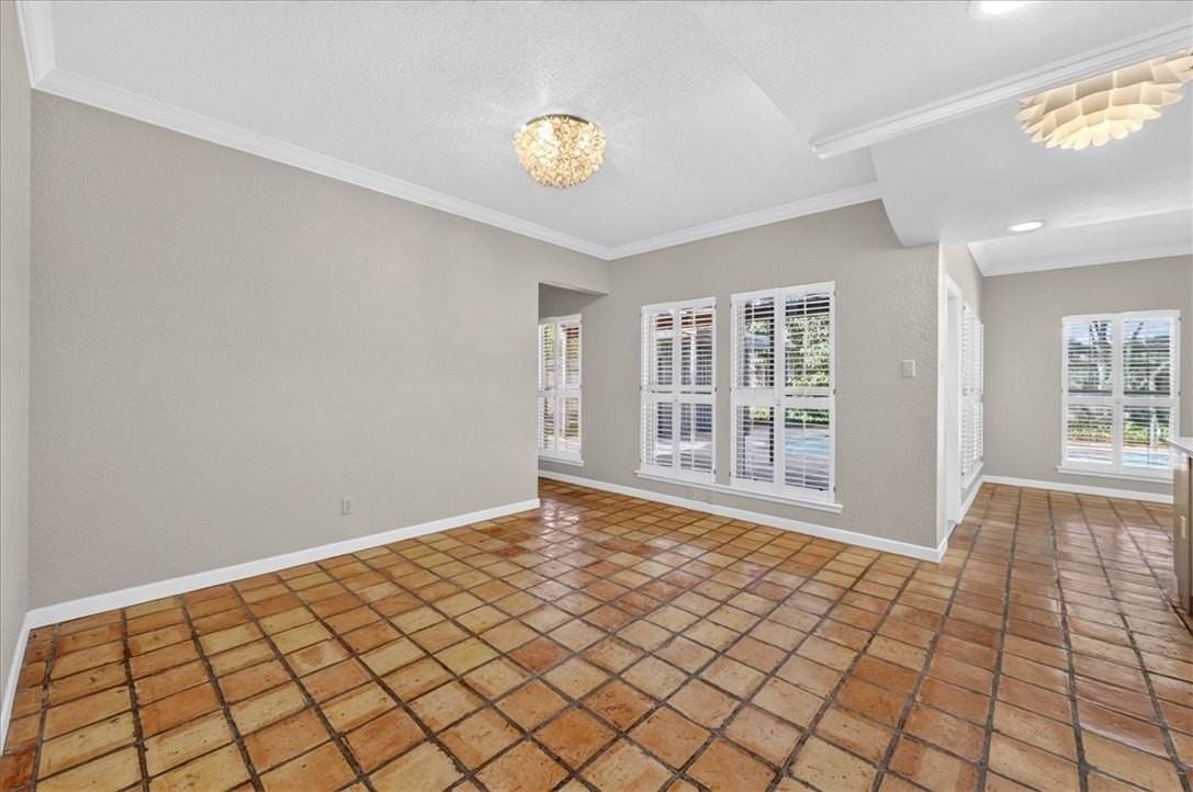 5305 Greenbriar Dr - Photo 7 of 45