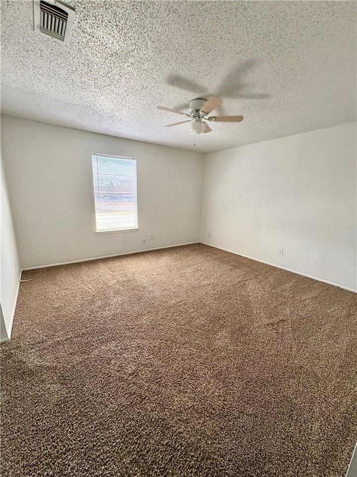 4218 Calallen Dr #4 - Photo 5 of 14