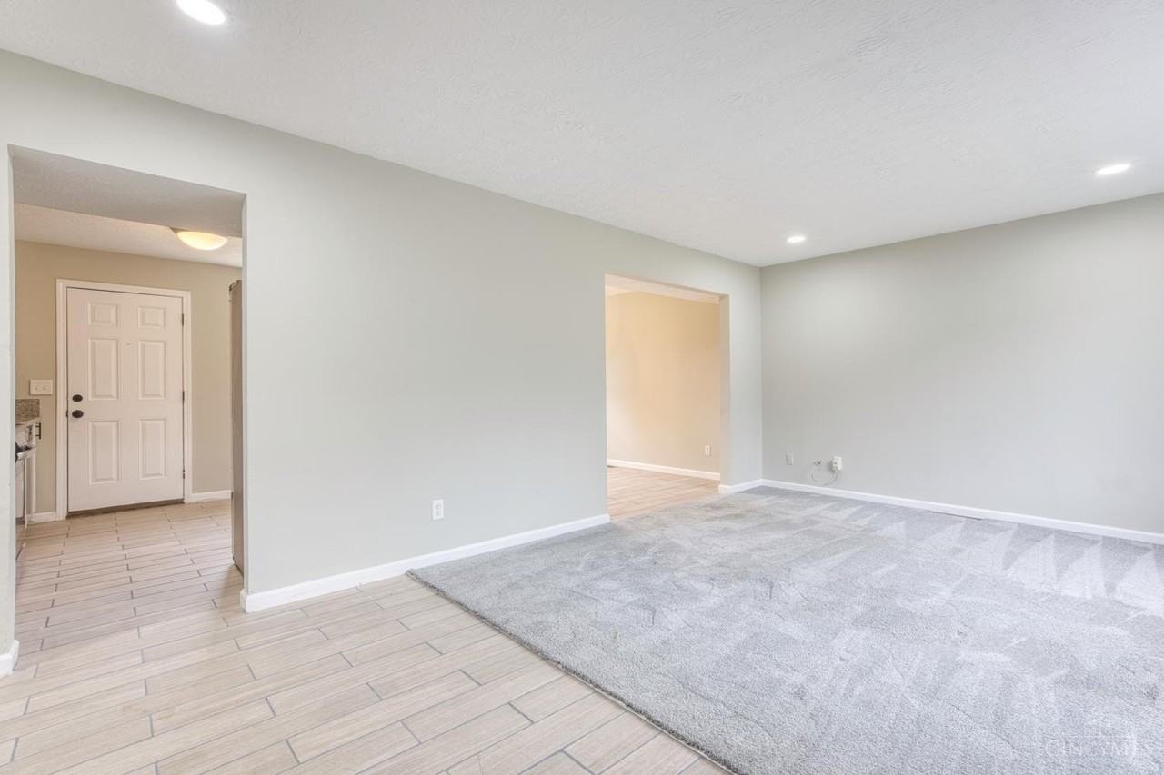 833 W Galbraith Rd - Photo 2 of 18