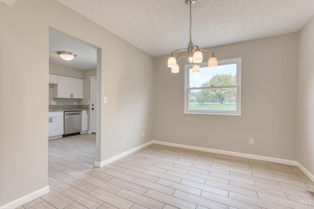 833 W Galbraith Rd - Photo 4 of 18