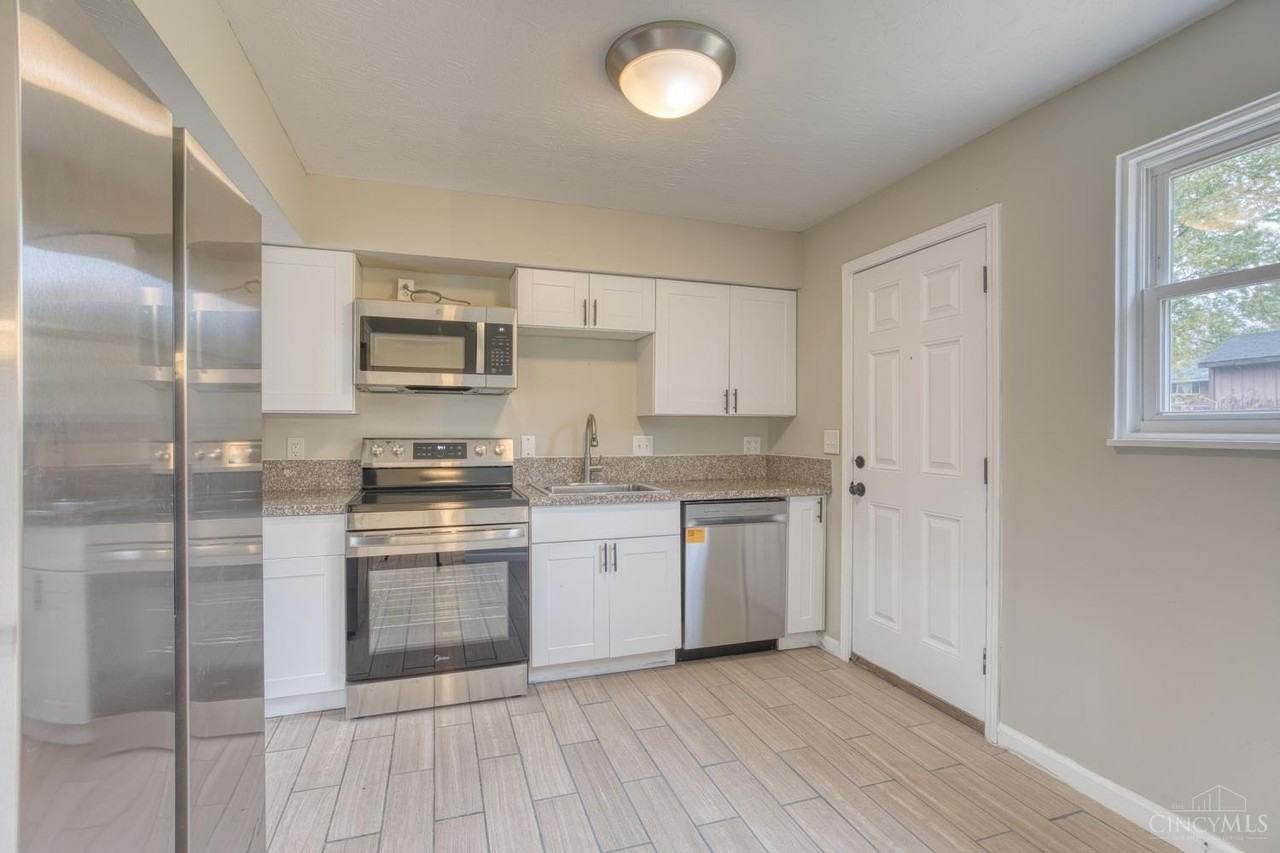 833 W Galbraith Rd - Photo 5 of 18