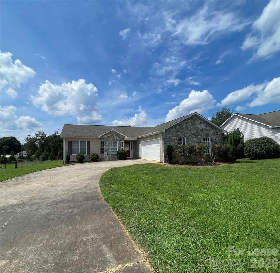 1444 Farmington Hills Dr - Photo 2 of 17