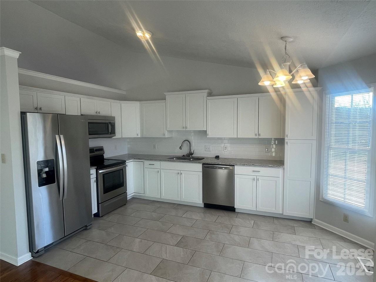 1444 Farmington Hills Dr - Photo 6 of 17