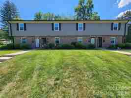 featured image of 406 E 18th St