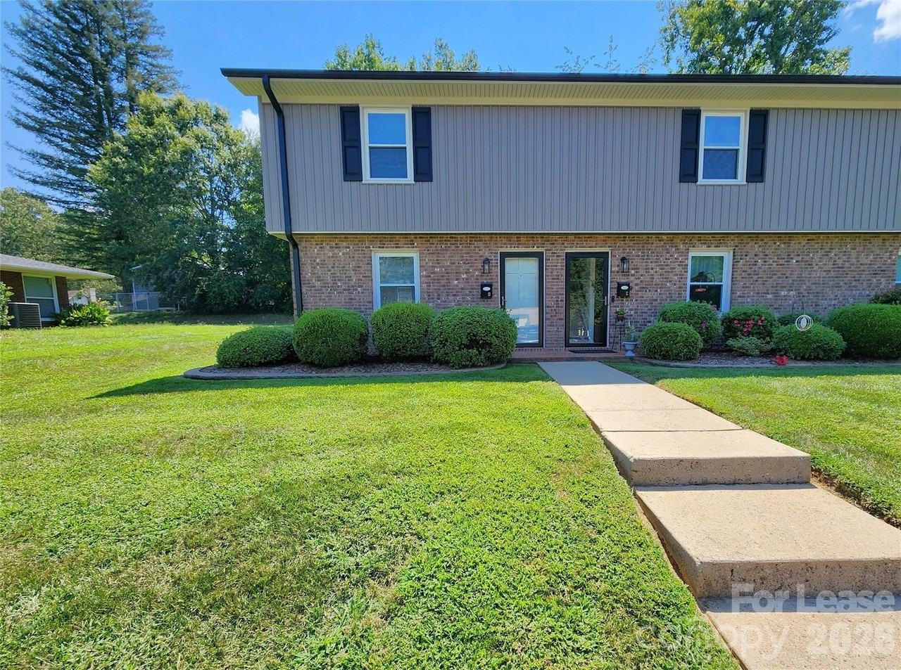 406 E 18th St - Photo 2 of 19