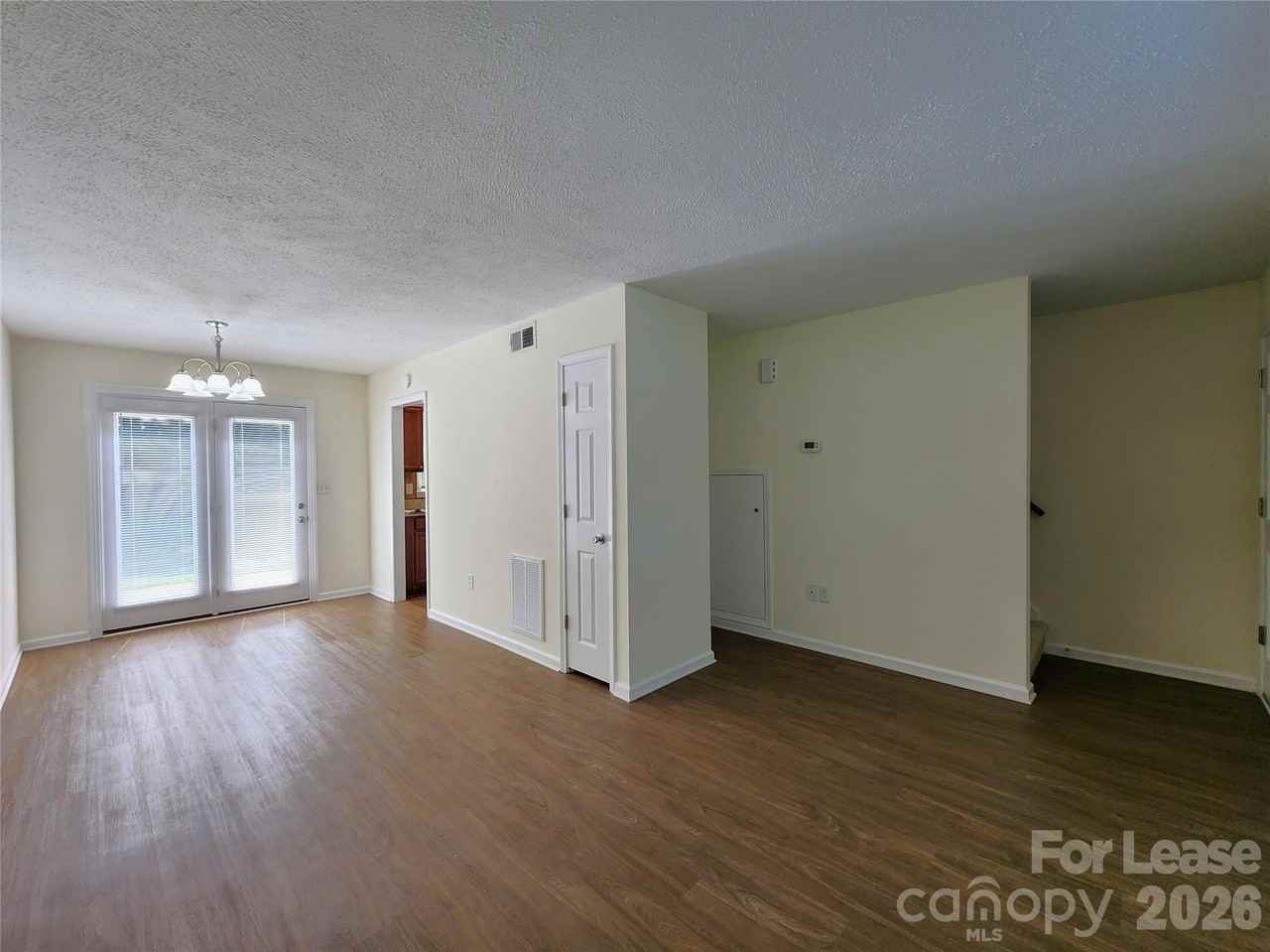 406 E 18th St - Photo 3 of 19