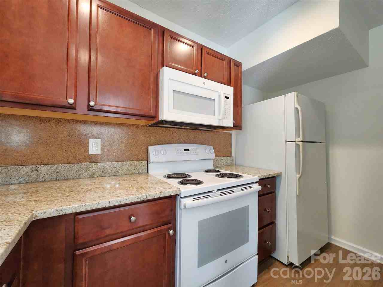 406 E 18th St - Photo 7 of 19