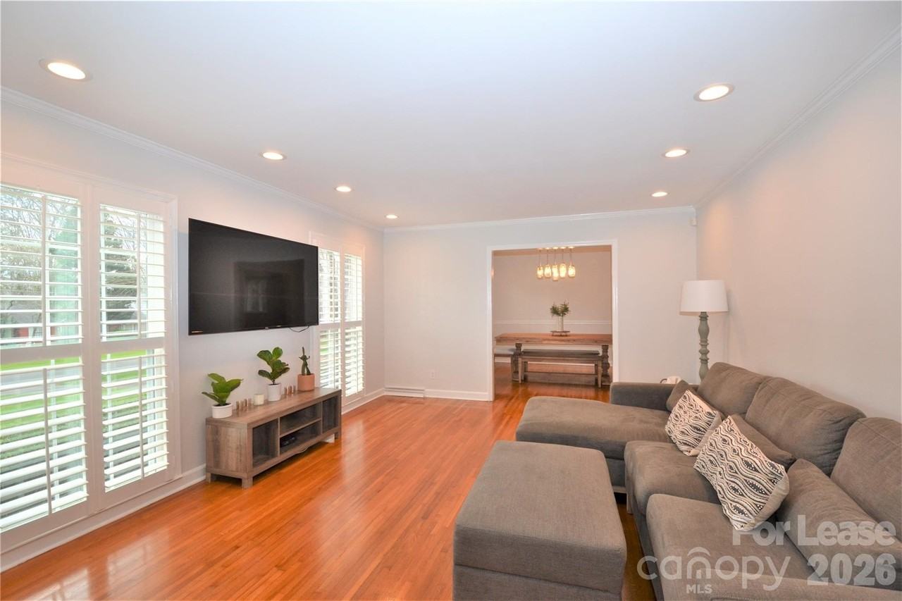 2409 Huntingtowne Farms Ln - Photo 4 of 37