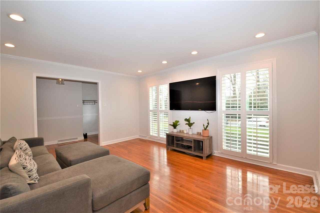 2409 Huntingtowne Farms Ln - Photo 5 of 37