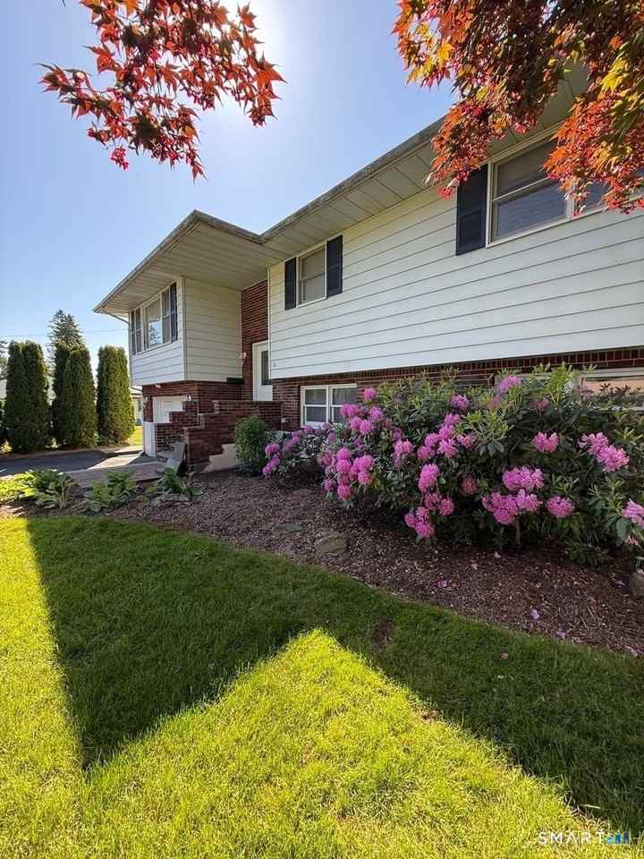 21 Cheryl Dr - Photo 2 of 19