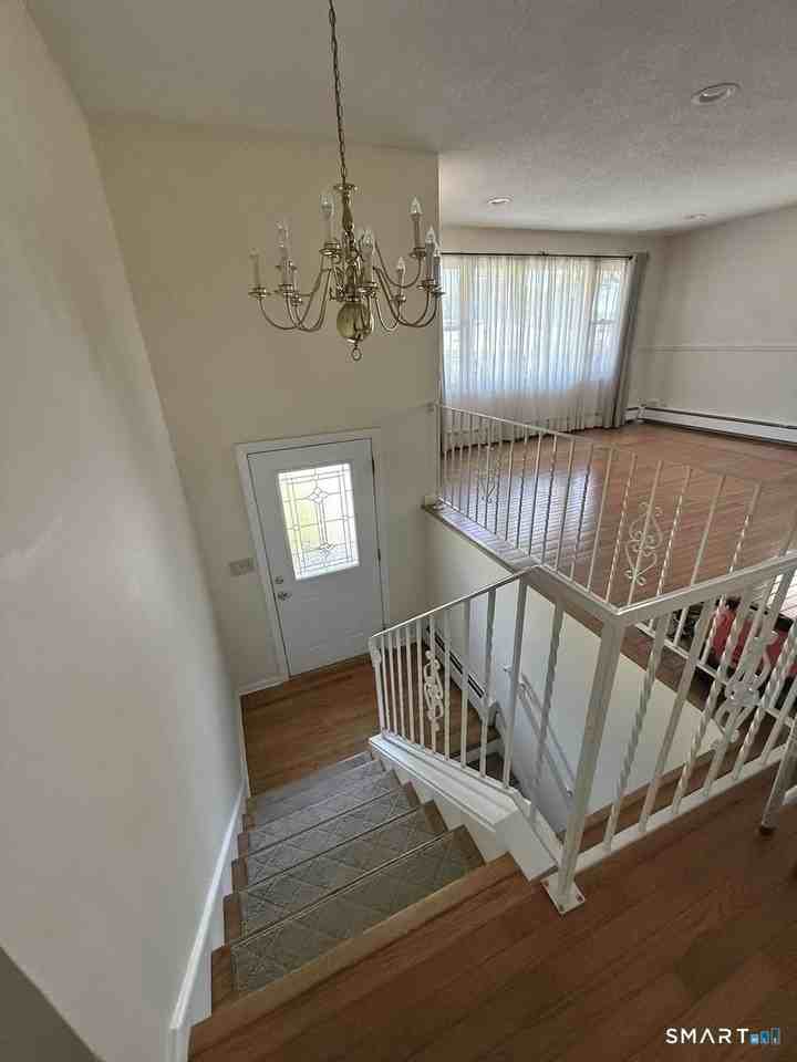 21 Cheryl Dr - Photo 3 of 19