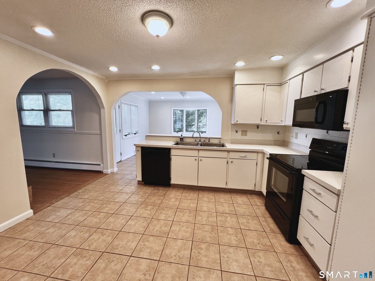 21 Cheryl Dr - Photo 5 of 19