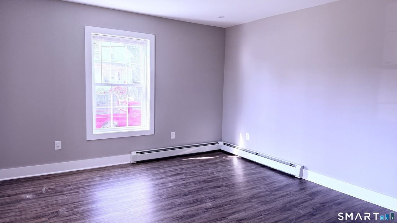 105 Willetts Ave - Photo 3 of 11