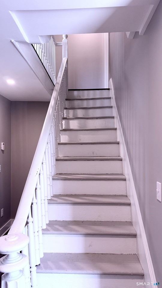 105 Willetts Ave - Photo 4 of 11