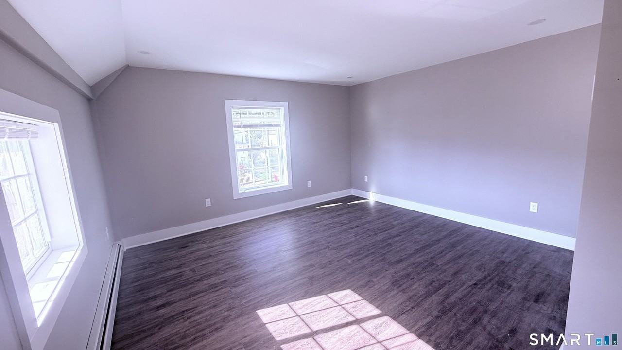 105 Willetts Ave - Photo 6 of 11