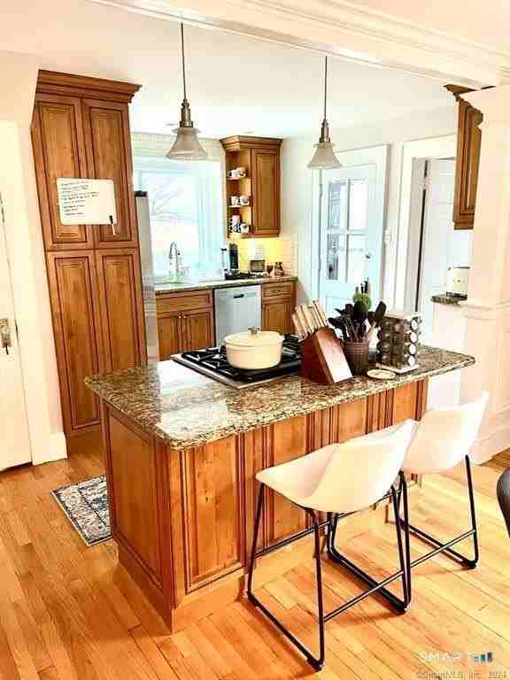 54 Bungalow Ave - Photo 6 of 21