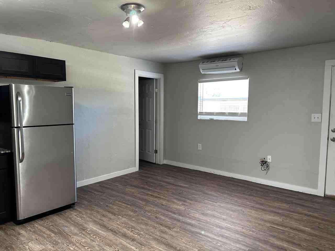 123 Nw 25th St #1 - Photo 3 of 9