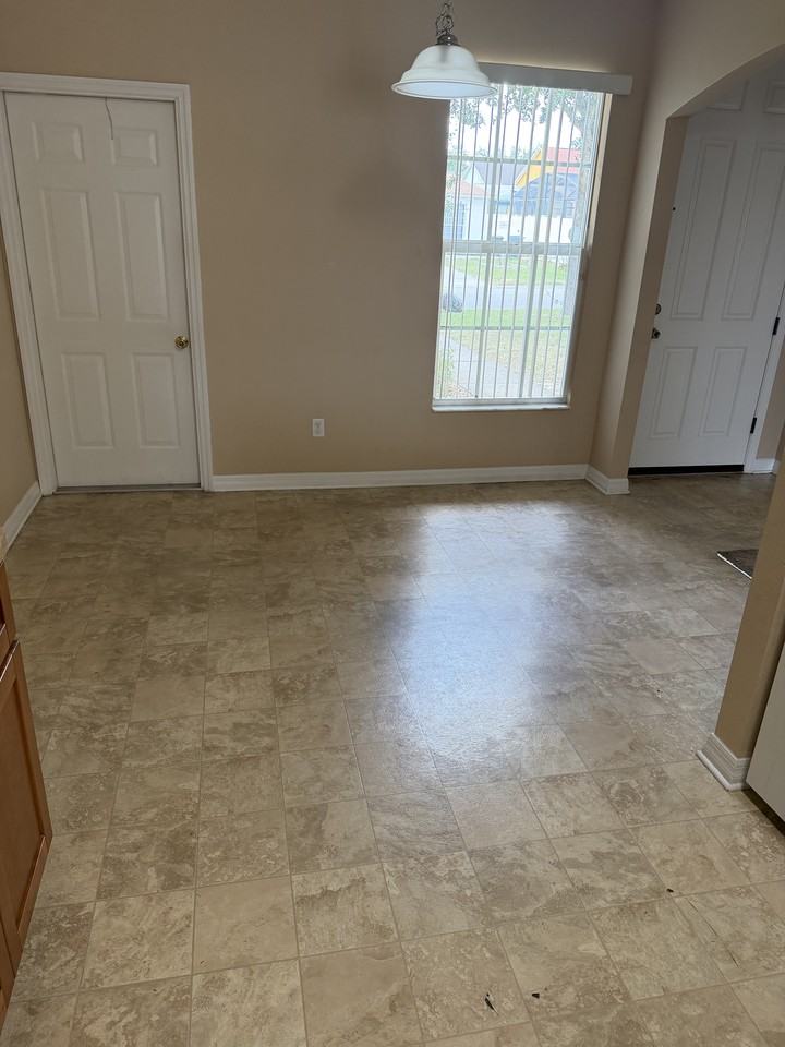 1211 Knollwood Dr - Photo 4 of 30
