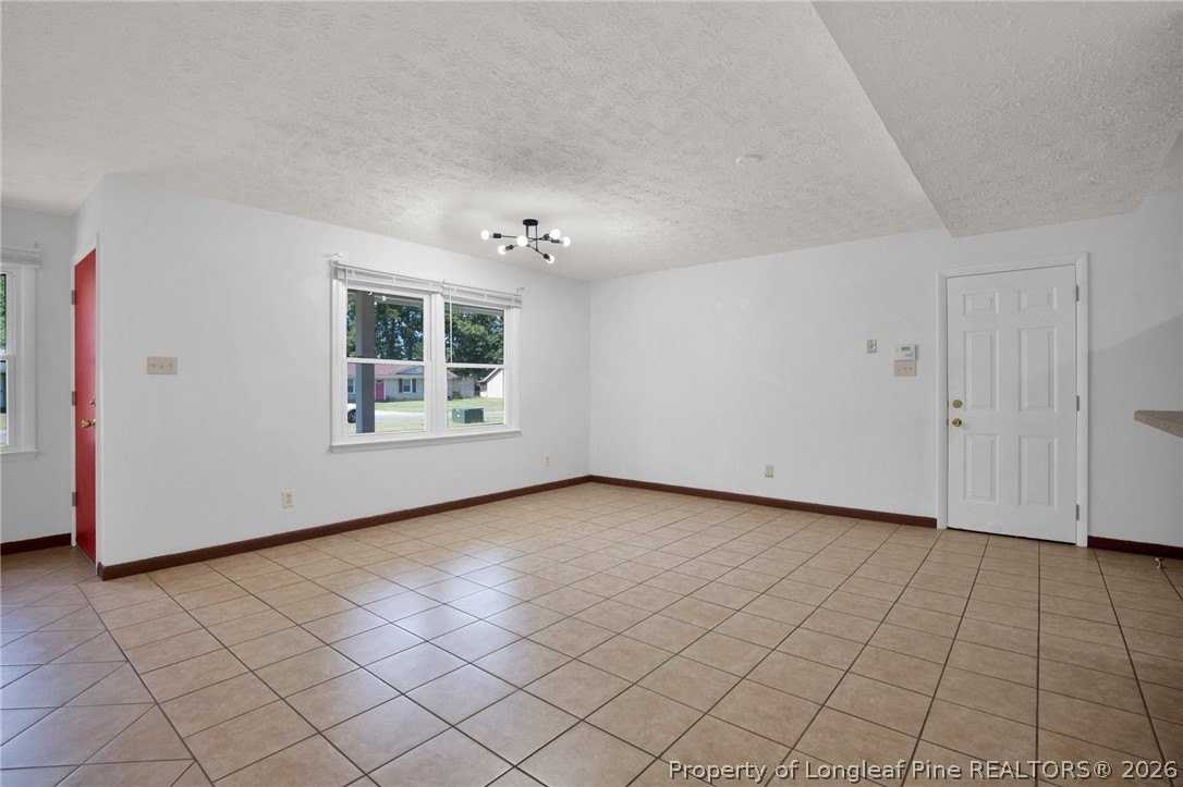 2231 Tolgate Rd - Photo 5 of 31