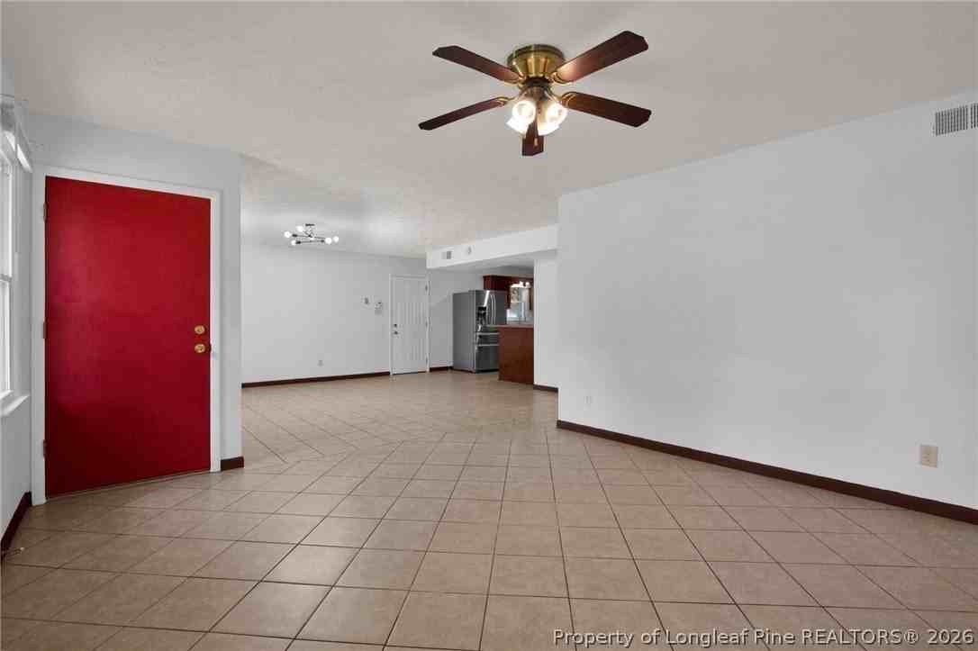 2231 Tolgate Rd - Photo 7 of 31
