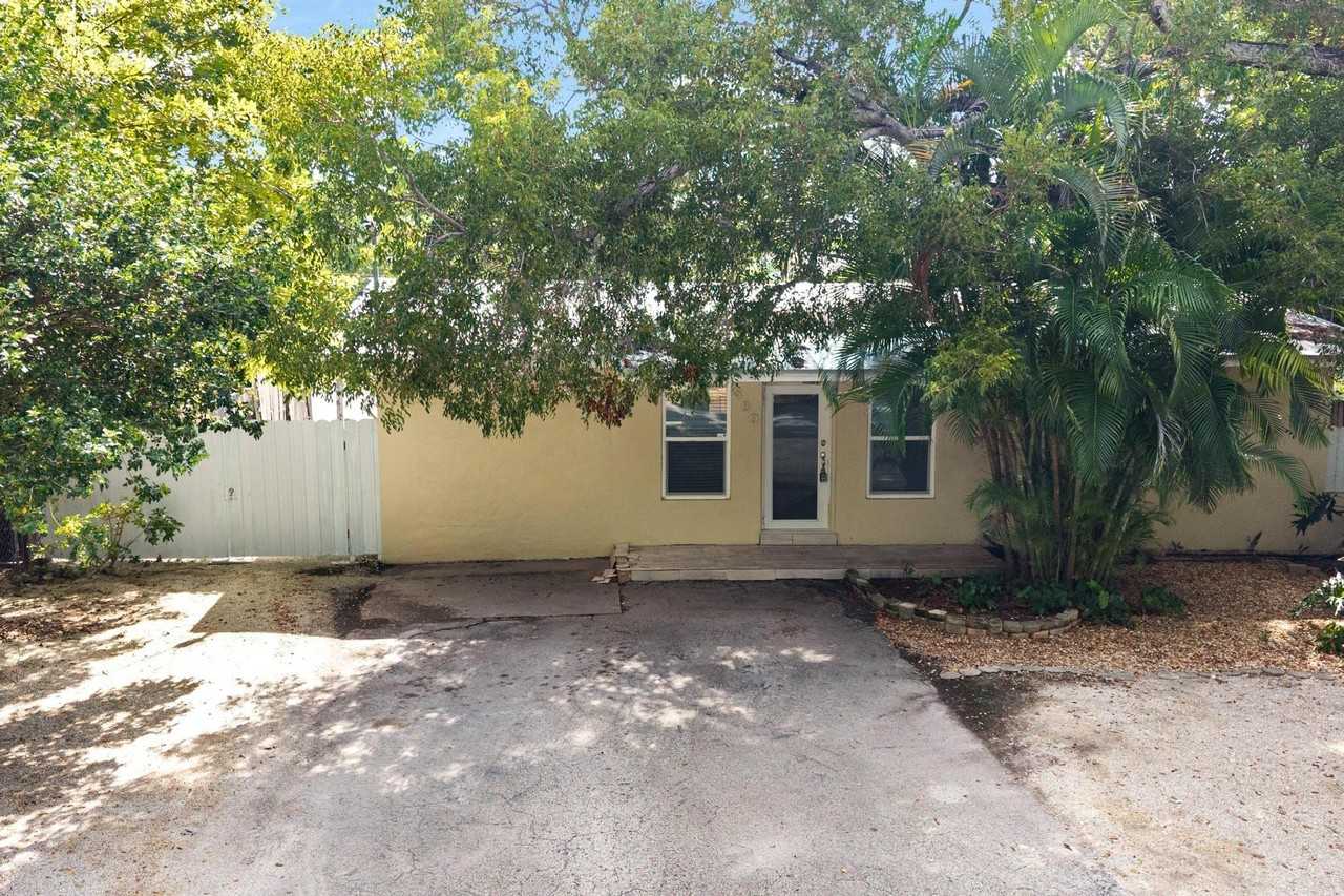980 Oleander Rd - Photo 4 of 37