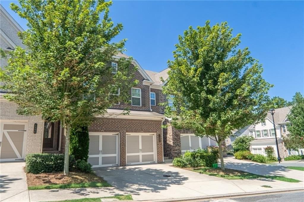 1302 Endicott Ct - Photo 2 of 20