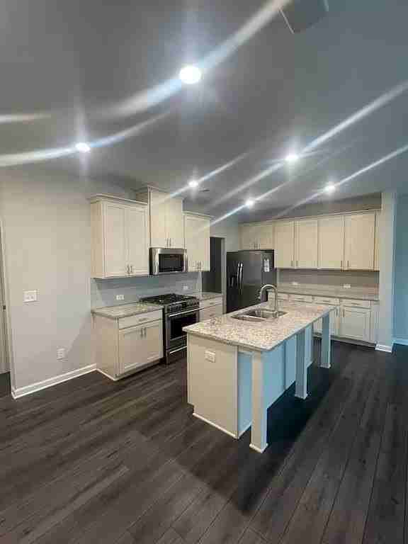1302 Endicott Ct - Photo 7 of 20