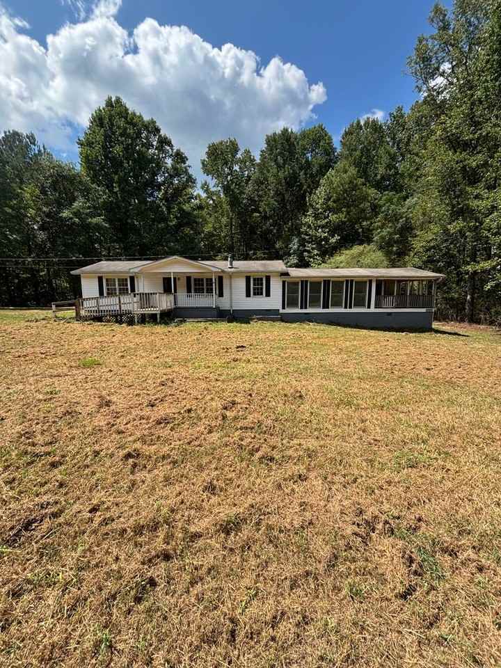 593 Holbrook Rd - Photo 4 of 15
